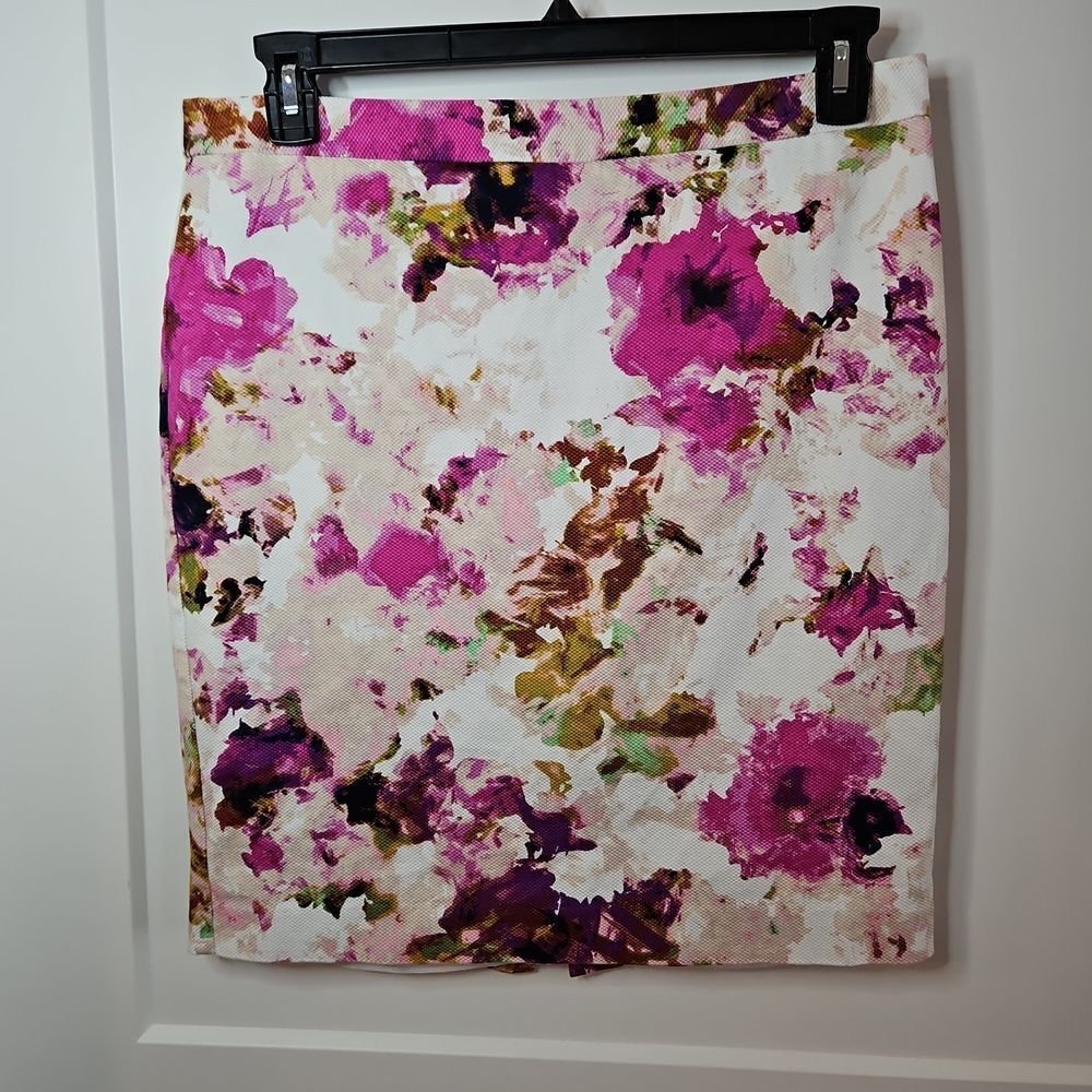 🌷Whimsical Pink + White Floral Skirt